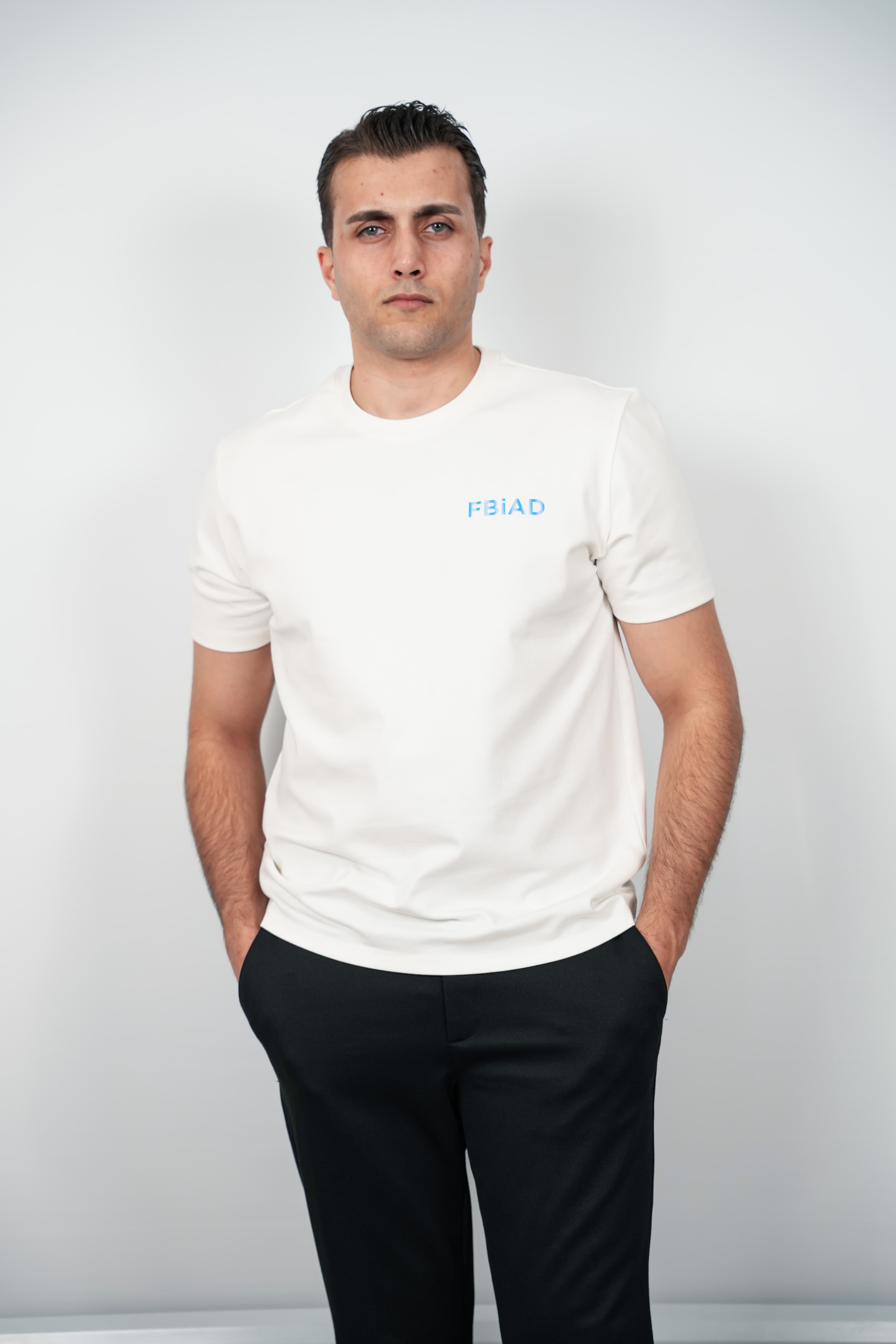 FBIAD Logolu Erkek Bisiklet Yaka Tişört Beyaz